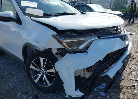 2018 Toyota Rav4 Xle из США, поврежденный, VIN JTMRFREVXJD253416